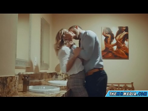 ❤️ När en bystig blondin förför dig på en offentlig toalett ️❌ Super porr at porn sv.creditme.top ❌❤